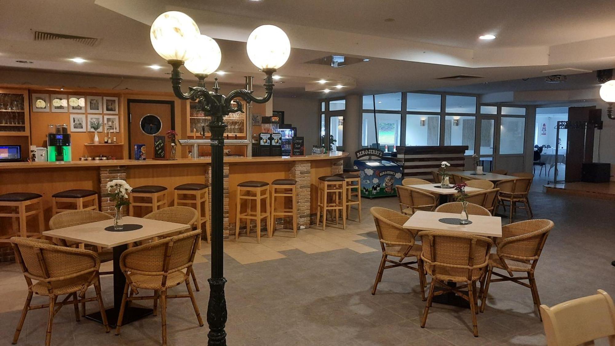 欧元城青年和体育酒店 萨勒河畔瑙姆堡 外观 照片